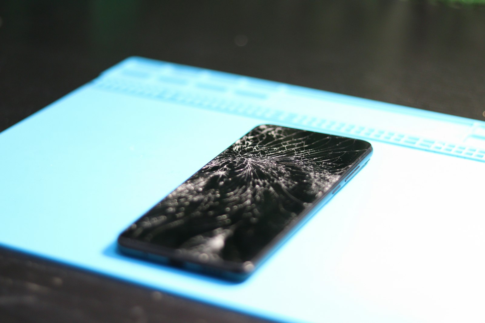 Cracked phone screen repair service in Norwich